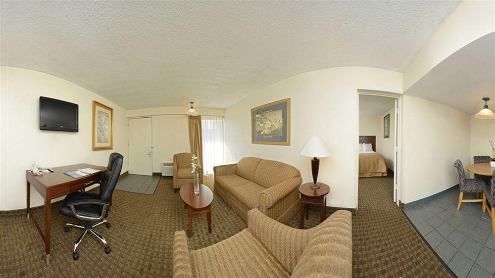 Budget - Sam San Antonio